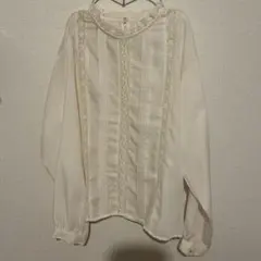 白ブラウスのサムネイル