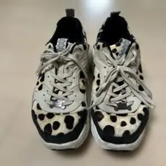 UGG atmos ダルメシアンスニーカー アトモスとUGGがコラボ！ダルメシアン柄の厚底スニーカー登場