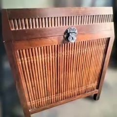 Final price reduction! First come, first served! 1513 Antique wooden slat design chest of drawers