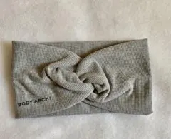 BODYARCH ツイストデザイン ヘアバンド グレー