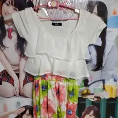 LOVE JUNKIE 半袖 フリル トップス 花柄のサムネイル