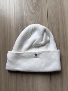 【超メルカリ市限定値下】【ニセコ限定】Goldwin ニセコ　ホワイト ニット帽