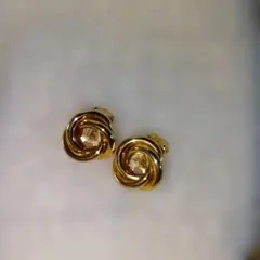 ゴールドツイストデザインイヤリング