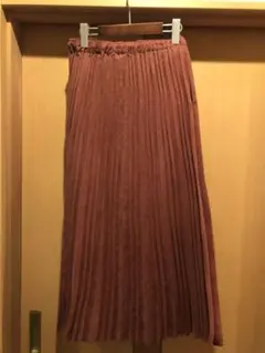 ニコアンドのスエード調のプリーツスカート