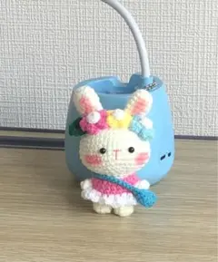 カラフルうさぎのあみぐるみキーホルダー付き