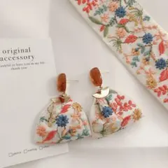 人気！ビタミンカラーのインド刺繍リボン　ピアス　イヤリング可　ハンドメイド