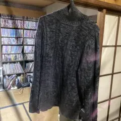 ダークグレー ケーブルニット タートルネック