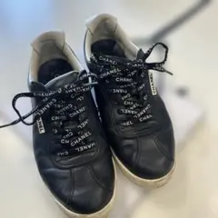 CHANEL ブラックレザー スニーカーのサムネイル