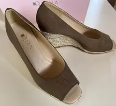 DIANA WELL FIT オープントゥ ウェッジソール パンプスのサムネイル