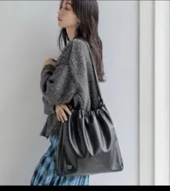 【美品】LOWRYSFARMギャザーショルダーバッグ