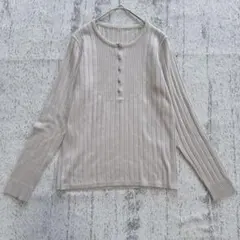 リブニット　カットソー　ベージュ　銀ボタン　長袖トップス　M　クロスプラスのサムネイル