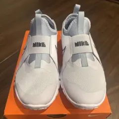 NIKE スニーカー グレー 3Y