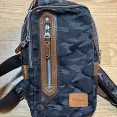 moustache カモフラージュ ボディバッグ　ショルダーバッグのサムネイル