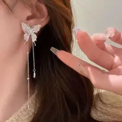 蝶デザイン ロングチェーンピアス