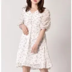 Emsexcite 花柄シャーリングワンピース オフホワイト Fのサムネイル