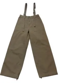 美品　サスペンダー付きベージュパンツ　サロペット