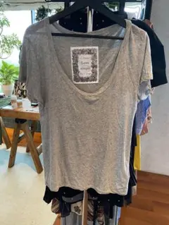 Vネック　Tシャツ カットソーのサムネイル
