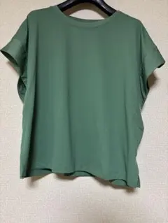 adidas グリーン ルーズフィット Tシャツ