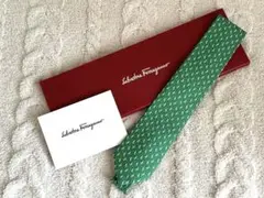 Salvatore Ferragamo 緑色小鳥柄ネクタイ