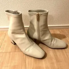 LE TALON ルタロン　ショートブーツ　オフホワイト　ベージュ