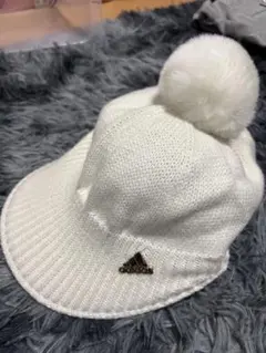 adidas アディダス　ポンポン付きニット帽 OSFW ホワイト