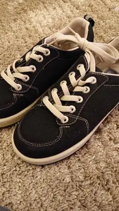 ブラック キャンバス スニーカー