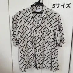 GLOBAL WORK 幾何学模様 半袖シャツ Sサイズ　白シャツのサムネイル