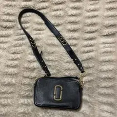Marc Jacobs カメラバッグ　ブラックショルダーバッグ　ストラップ付