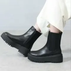 ブラック サイドゴアブーツ 厚底ソール