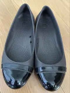 Crocs クロックス キャップトゥフラット W7（23cm）のサムネイル