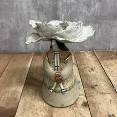 E-4 陶芸作家物『花精』Yoshio銘 置物 人形 大きな白花 女性像 古道具