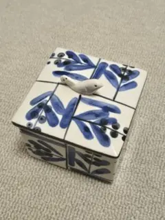 陶器 小鳥の持ち手付き
