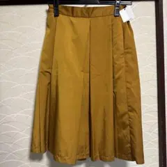 お値下げ新品未使用！タグ付き MOUSSY サテン マスタード プリーツスカートのサムネイル