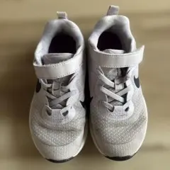 Nike REVOLUTION 紫系×シルバー　スニーカー　18センチ　デザイン