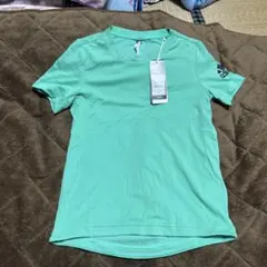 新品定価2990円‼️adidas ヒルガー Tシャツ 140サイズ