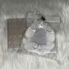 硬質ケース　トレカケース　白　キーホルダー　フリル　レースデコ　ハンドメイド 羽