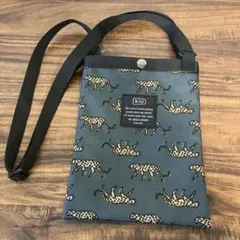 KiU サコッシュミニ　レオパード　ショルダー