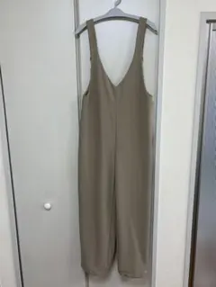 GU ベージュ オールインワン サロペット