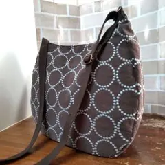 ハンドメイド　ラウンドトート　調整可能ショルダー　タンバリン刺繍柄　ココア