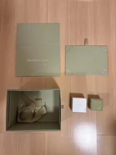 ヴァンクリーフ 空箱 リングケース 外箱付きVan Cleef & Arpels