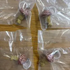 こびと図鑑めじるしマスコット ベニキノコビト×4