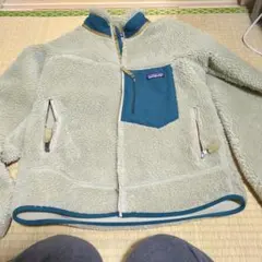 patagonia フリースジャケット S クリーム色・青