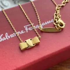Salvatore Ferragamo ヴァラ ネックレス ゴールド リボンのサムネイル