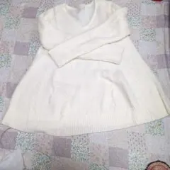 any　sis アイボリー Vネックニット