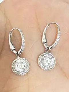 スワロフスキー　シルバー色フープイヤリング