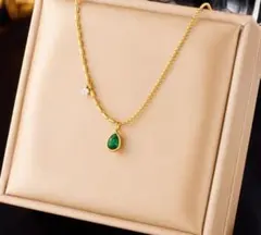 1粒czダイヤ 【人気】 グリーンドロップ サージカルステ ✨デザインネックレス