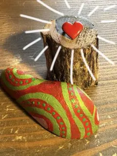 【ハンドメイド作家】赤いハート型の❤️ブローチ