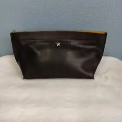 黒レザー平らポーチ 星の装飾付き