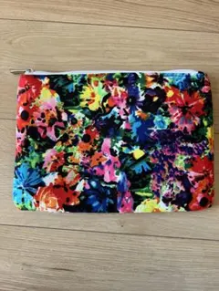 AZUL アズール　花柄 クラッチバッグ