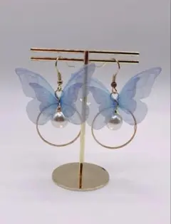 蝶デザインのピアス